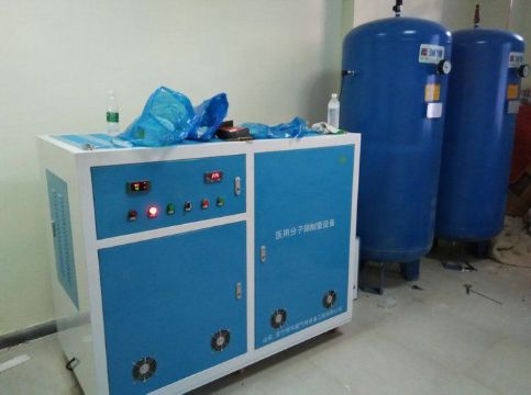 點擊查看詳細信息<br>標題：云南永勝客戶定制的醫(yī)用分子篩制氧設備 閱讀次數：4238